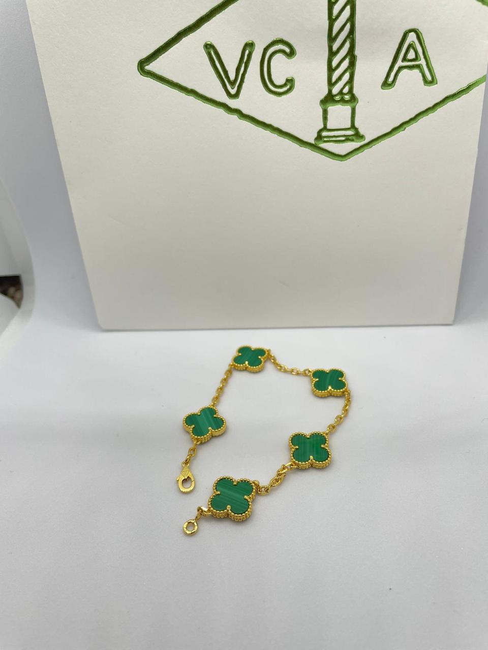 18k Gold Alhambra Malachite Bracelet in 18k Gold with Full Set Packaging