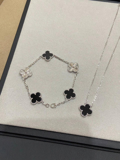 Vca 18k Gold Vintage Alhambra necklace Onyx with diamonds 1motifs ( real pictures)