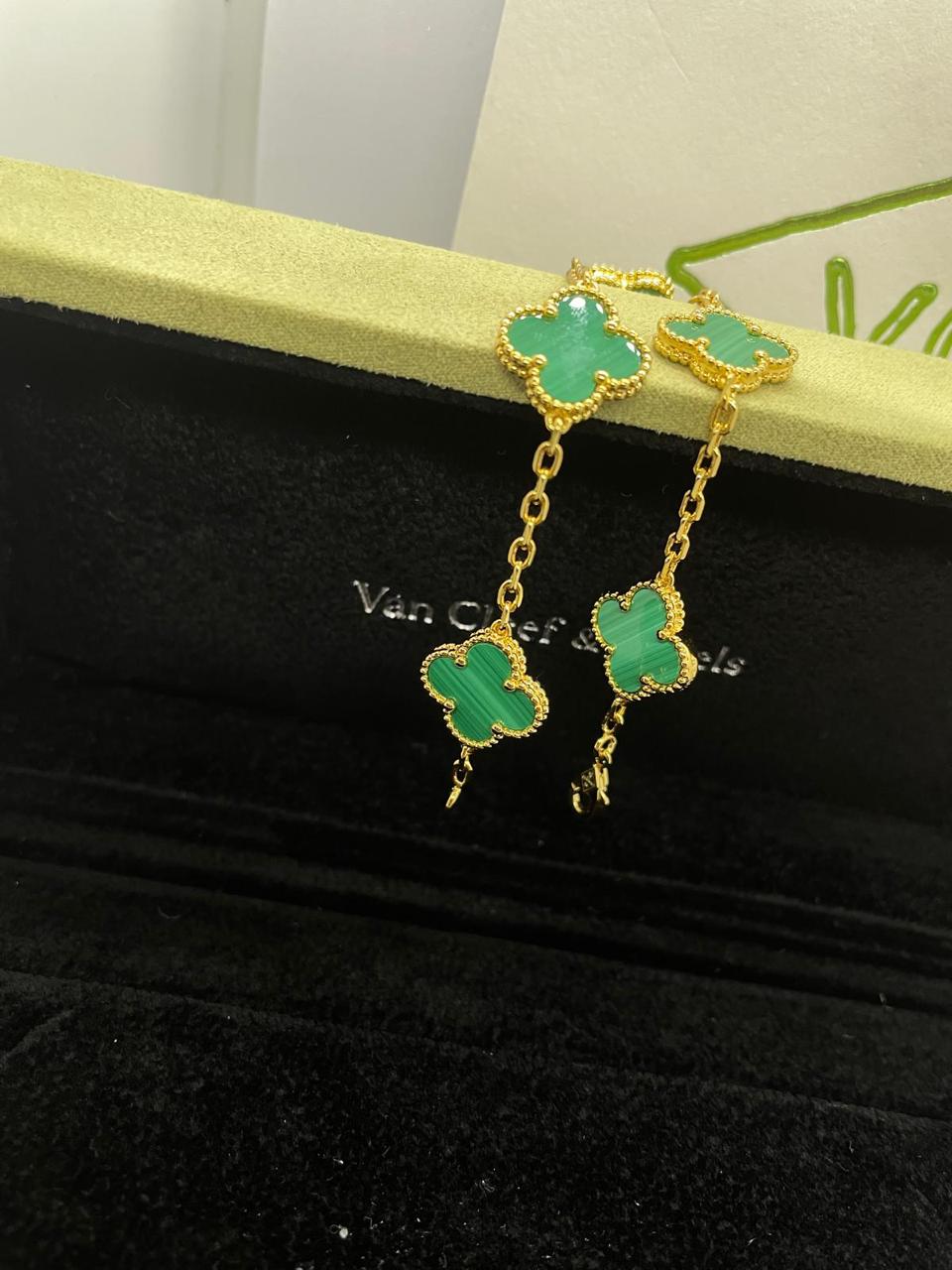 18k Gold Alhambra Malachite Bracelet in 18k Gold with Full Set Packaging