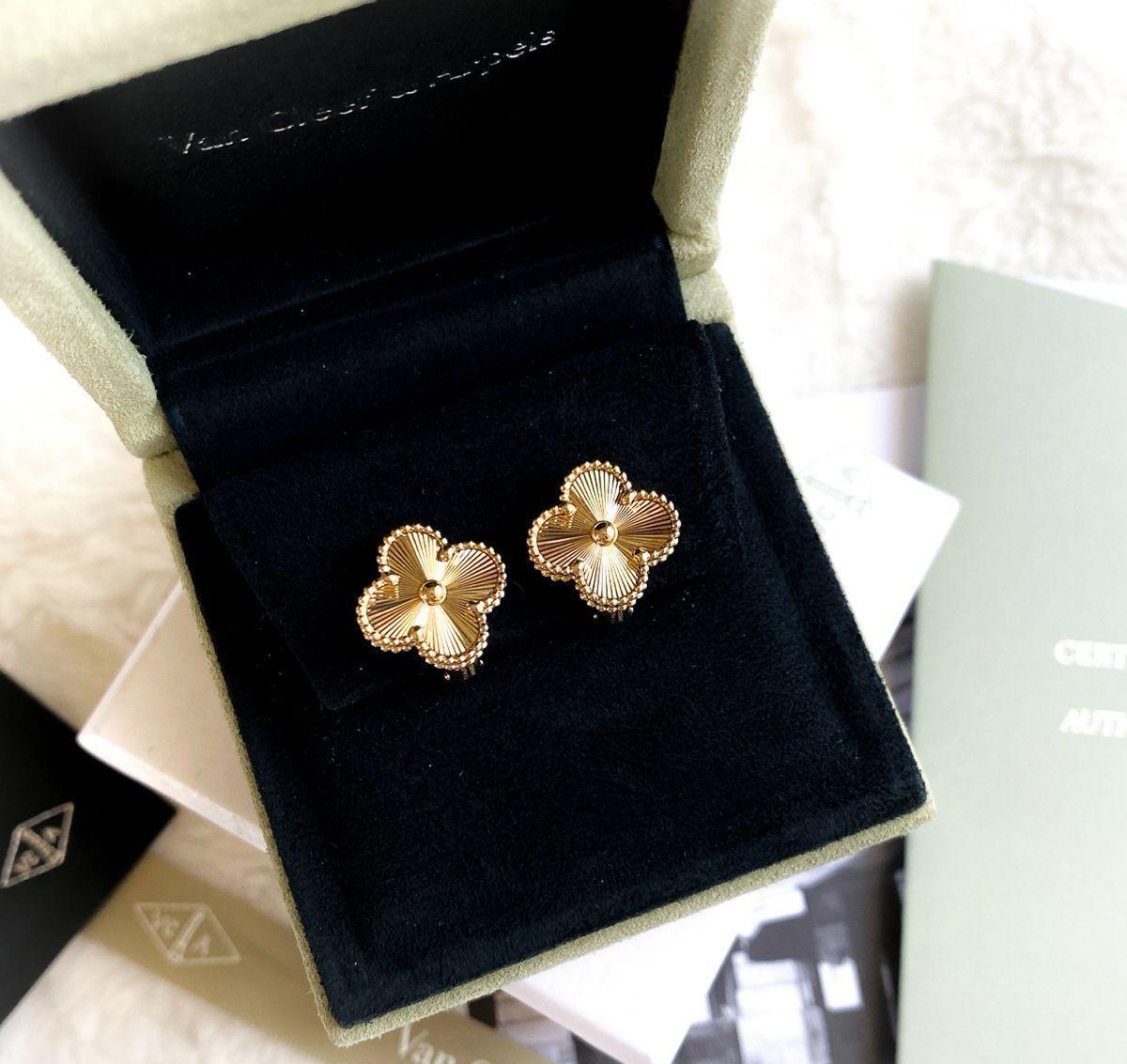 Van cleef and arpels 18k Gold Earrings Guilloché alhambra 1 motif clover