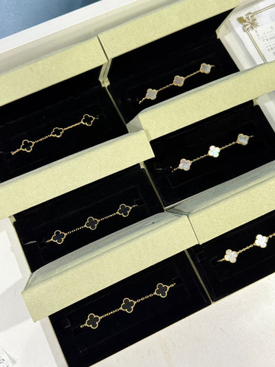 Authentic Vca 18k Gold Vintage Alhambra Bracelet Mother of Pearl 5 motifs ( real pictures)