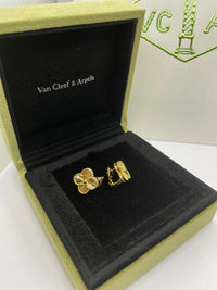 Van cleef and arpels 18k Gold Earrings Guilloché alhambra 1 motif clover