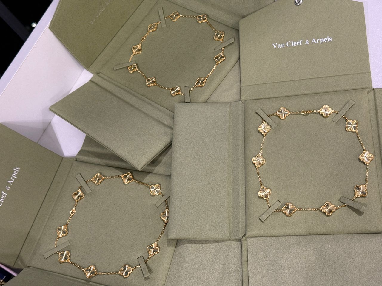 18k Gold vca Necklace vintage 10 Motifs alhambra including full set packaging( real pictures)