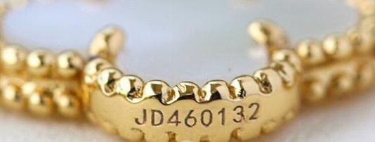 Authentic 18k Gold  Vintage Alhambra Bracelet Mother of Pearl ( real pictures)