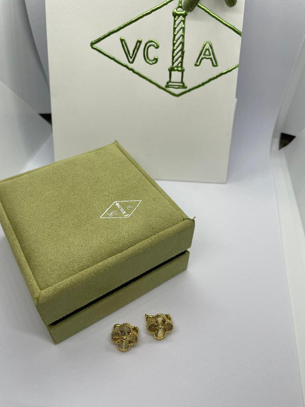 Van cleef and arpels 18k Gold Earrings Guilloché alhambra 1 motif clover