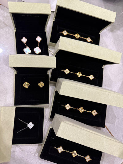 Authentic Vca 18k Gold Vintage Alhambra Bracelet Mother of Pearl 5 motifs ( real pictures)