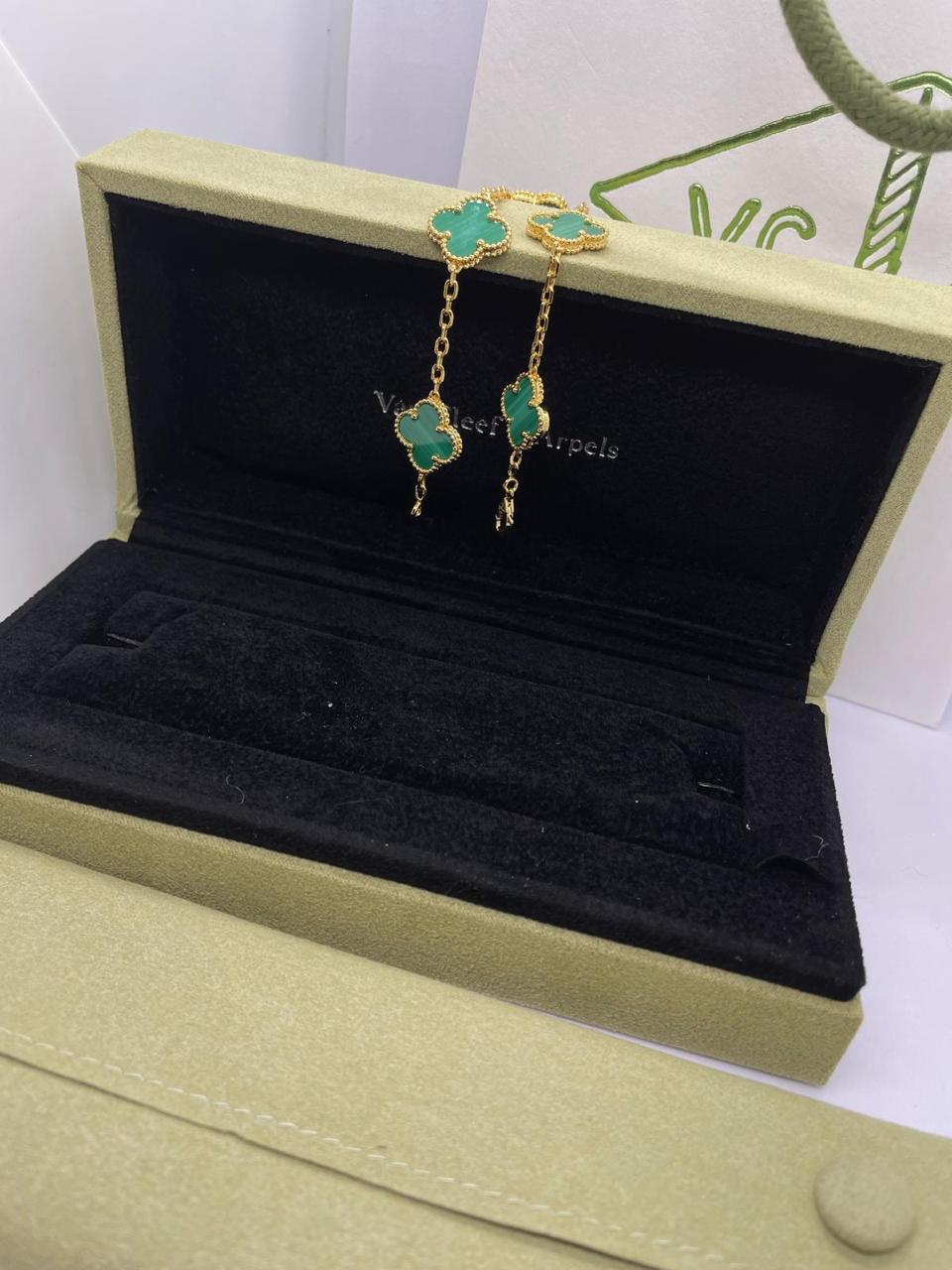 18k Gold Alhambra Malachite Bracelet in 18k Gold with Full Set Packaging