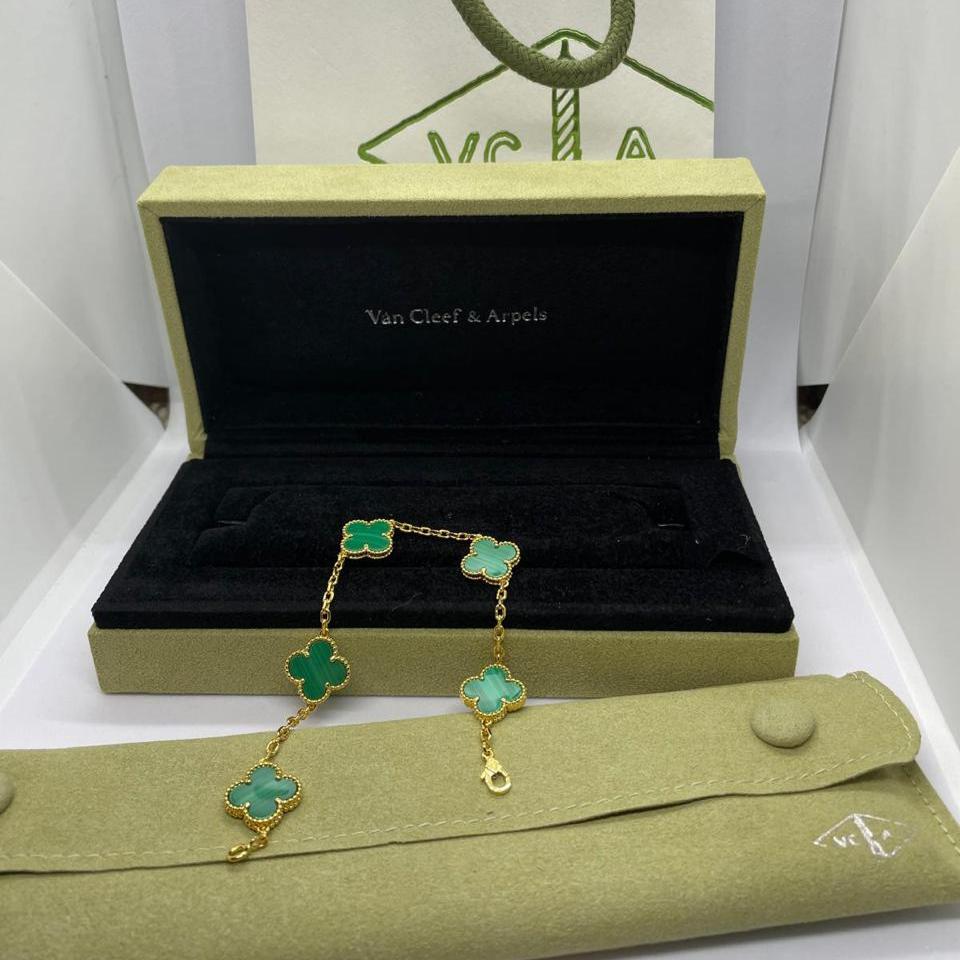 18k Gold Alhambra Malachite Bracelet in 18k Gold with Full Set Packaging