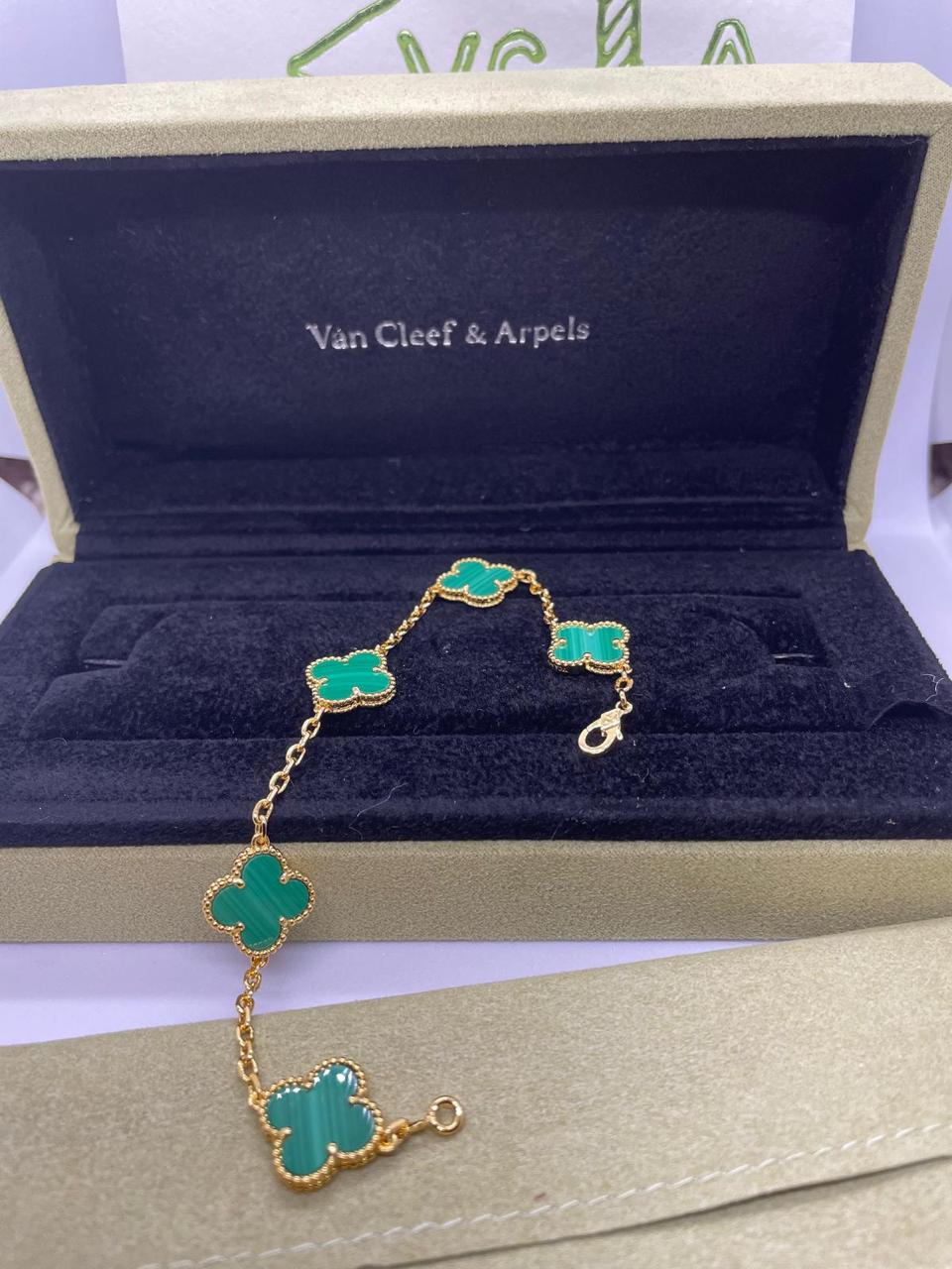 18k Gold Alhambra Malachite Bracelet in 18k Gold with Full Set Packaging