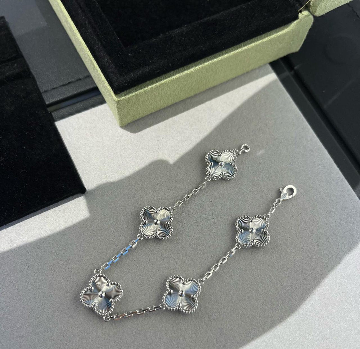 18k White Gold Vca Alhambra Bracelet White Gold Guilloché  5 motifs Van cleef & arpels (100% Real Pictures)