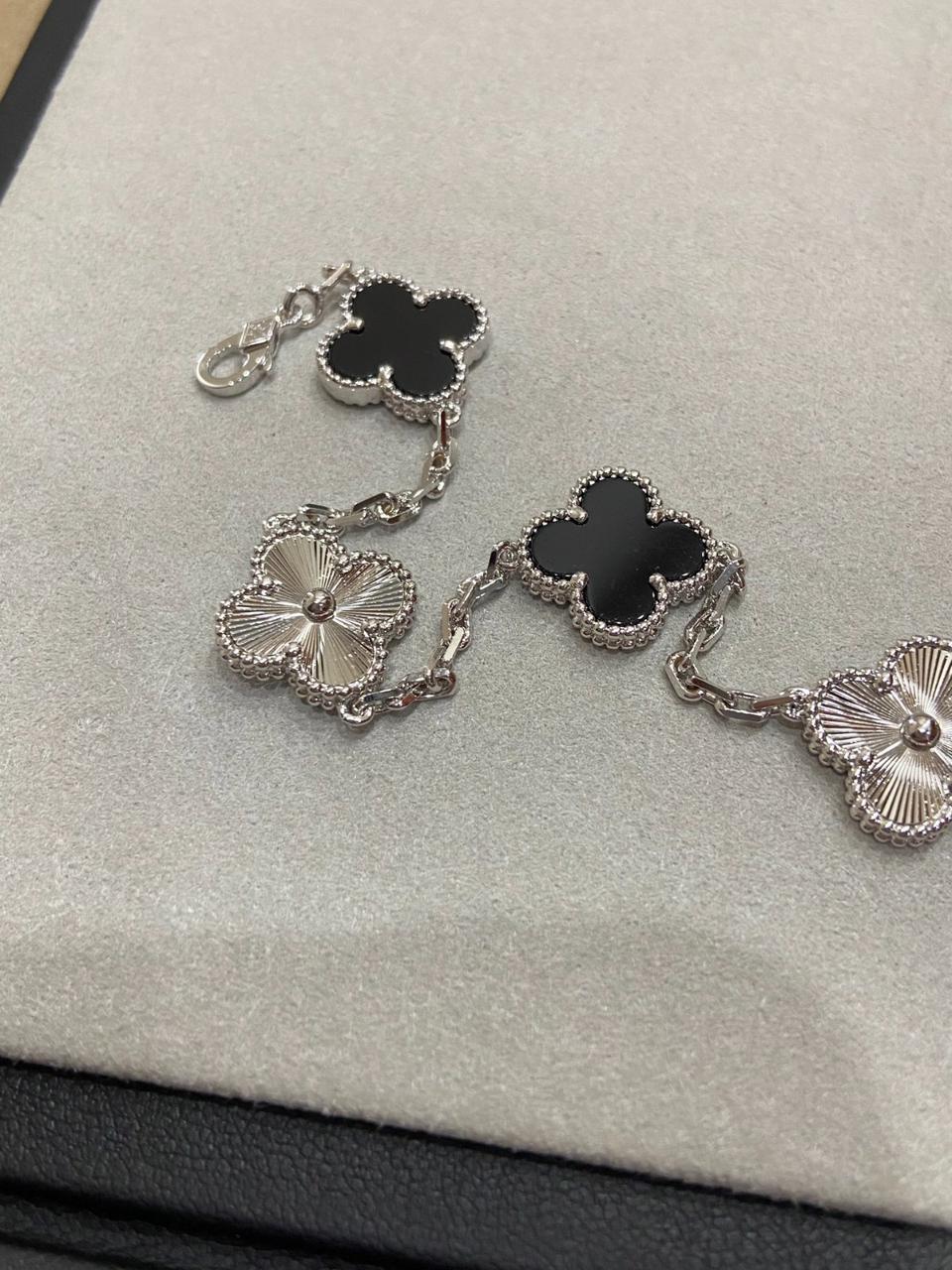 Vca 18k Gold Vintage Alhambra Bracelet Onyx with diamonds 5 motifs ( real pictures)