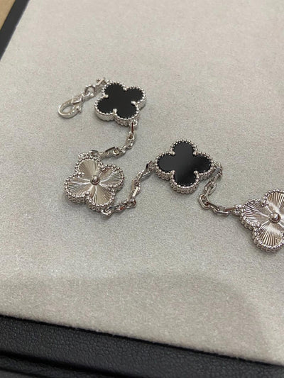 Vca 18k Gold Vintage Alhambra Bracelet Onyx with diamonds 5 motifs ( real pictures)